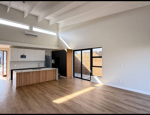 2 BEDROOM TOWNHOUSE FOR SALE IN SALT ROCK